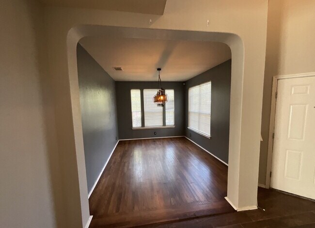 Building Photo - "Charming 3-Bed Oasis with Granite Touches & Cozy Fireplace in Cibolo!"