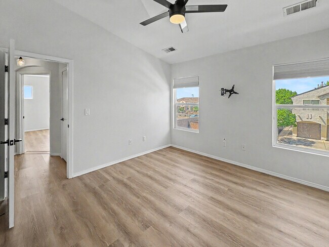 Building Photo - 6501 San Antonio Dr NE