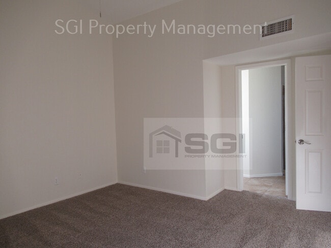 Building Photo - 8725 W Bluefield Ave