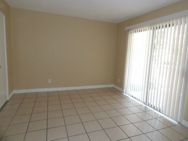 Building Photo - Spacious 2-Bed, 2-Bath Home with Resort-St...