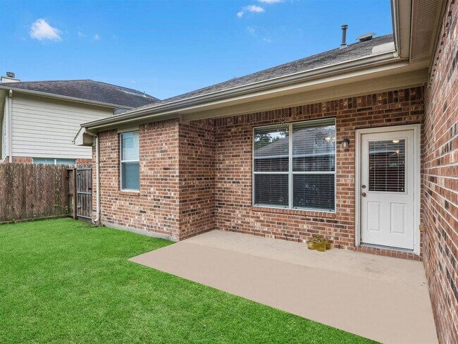 Building Photo - 23301 Tuttle Ct