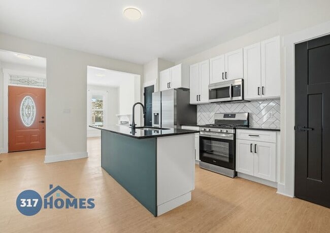 Building Photo - Spacious Four Bedroom Townhome with Main Level Suite in Holy Cross