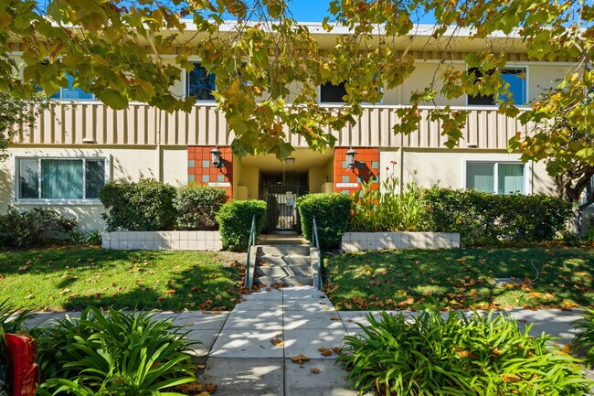 Building Photo - 418 Whitehall Rd