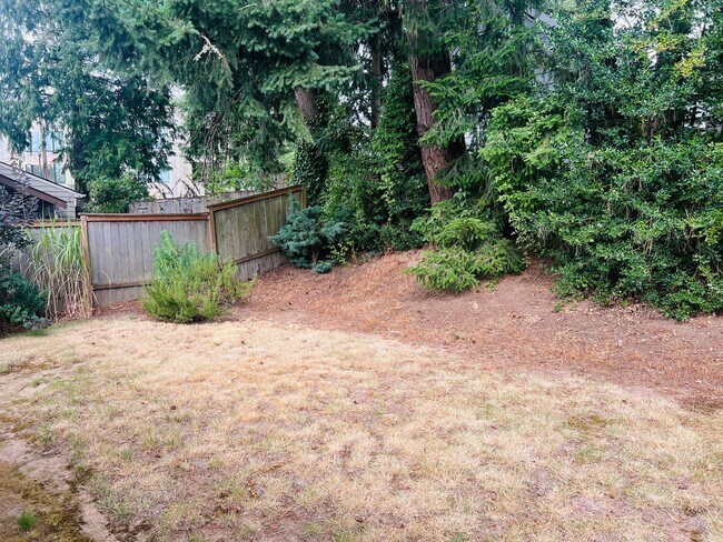 Building Photo - Great One Bedroom Unit Located In Multnoma...
