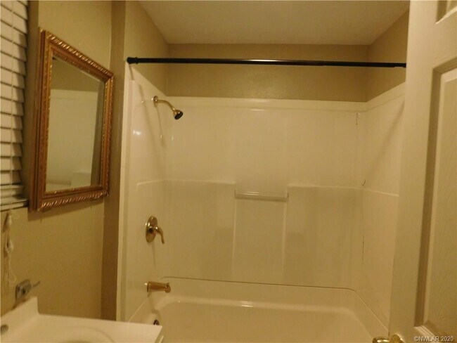 Building Photo - 407 Summit Dr