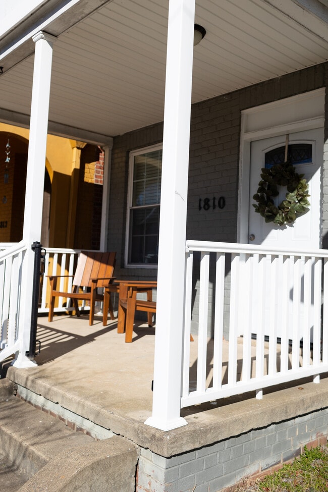 Building Photo - 1810 Idlewood Ave