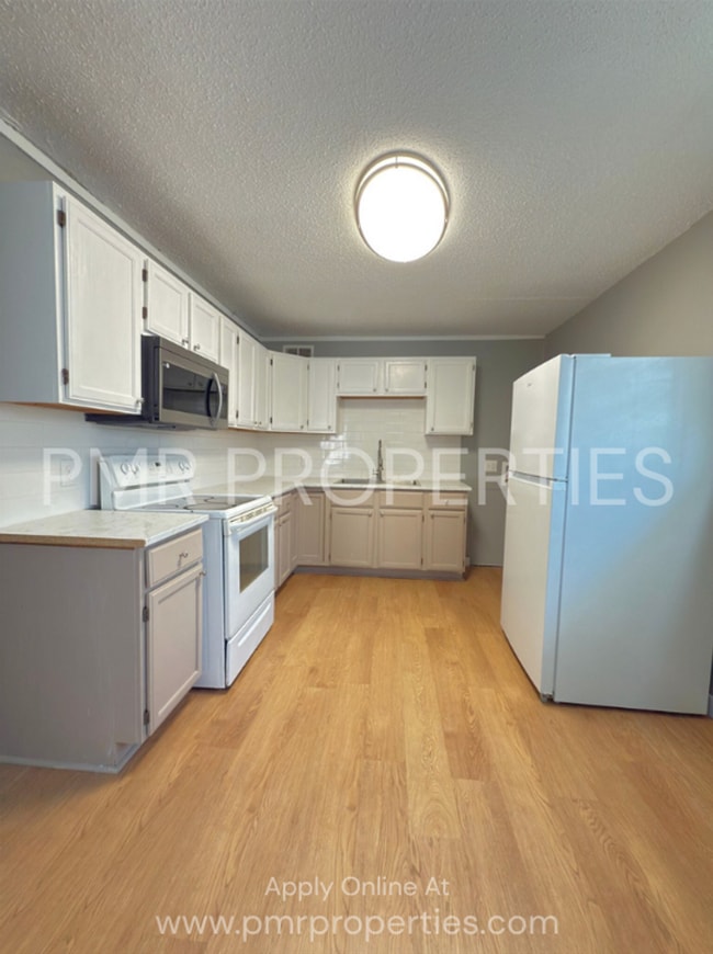 Building Photo - 4 Bedrooms - 1 Bathroom House.