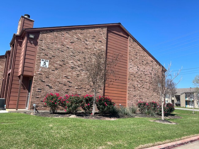 Building Photo - College Station - 2 bedroom / 2 bath downstairs condo at Cripple Creek Condos