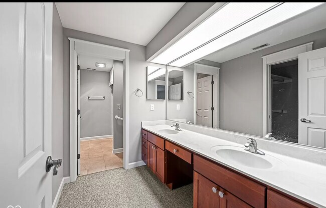 Building Photo - 8751 Jaffa Ct Dr E