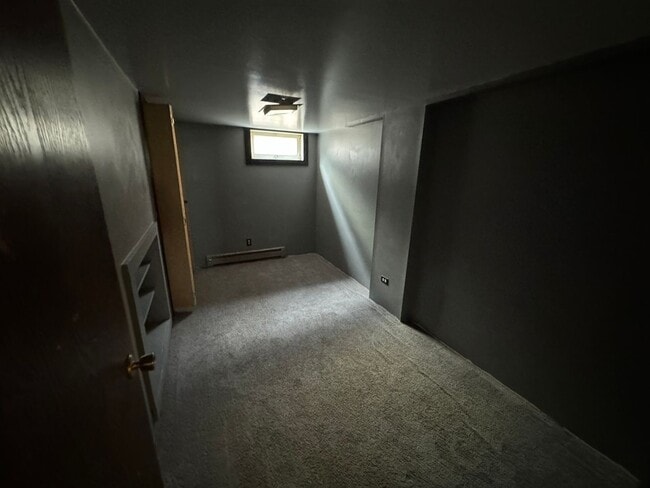 Building Photo - Quiet Home On The East Side of Great Falls!