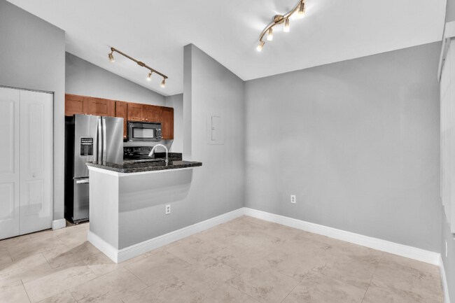 Building Photo - 2881 N Oakland Forest Dr