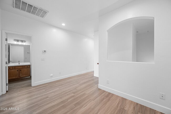 Building Photo - 4608 W Maryland Ave