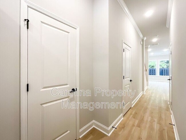 Building Photo - 8229 Houser St