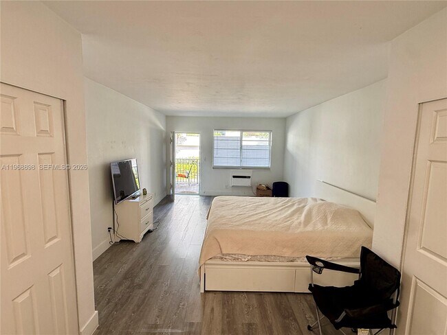 Building Photo - 158 Ocean Dr