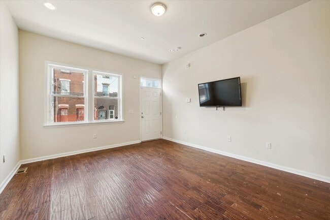 Building Photo - 1815 W Montgomery Ave