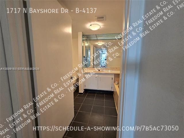 Building Photo - 1717 N Bayshore Dr
