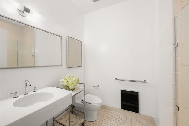 Building Photo - 88 Kingston St