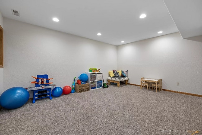 Building Photo - 4670 Teak Dr