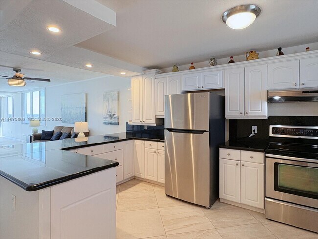 Building Photo - 3100 NE 49th St