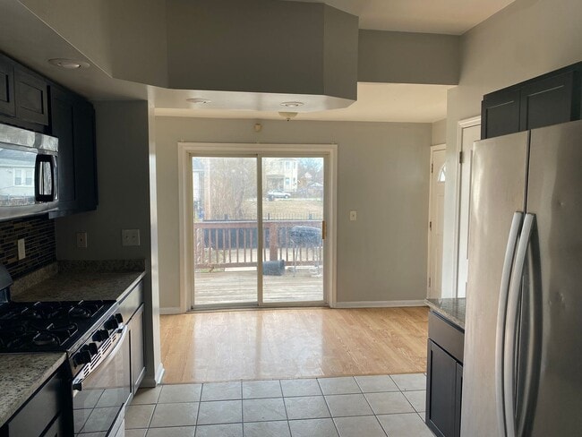 Building Photo - 4 bed -room house