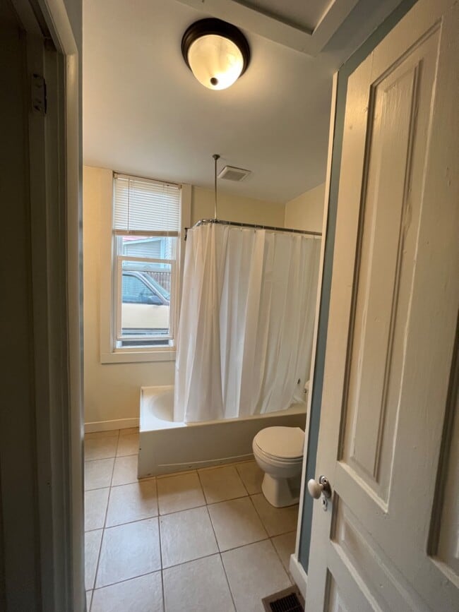 Building Photo - 703 Fremont Ave NW