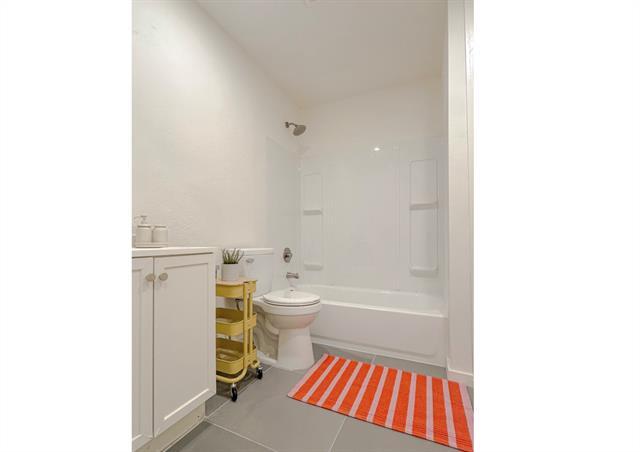 Building Photo - 312 W Little Creek Rd