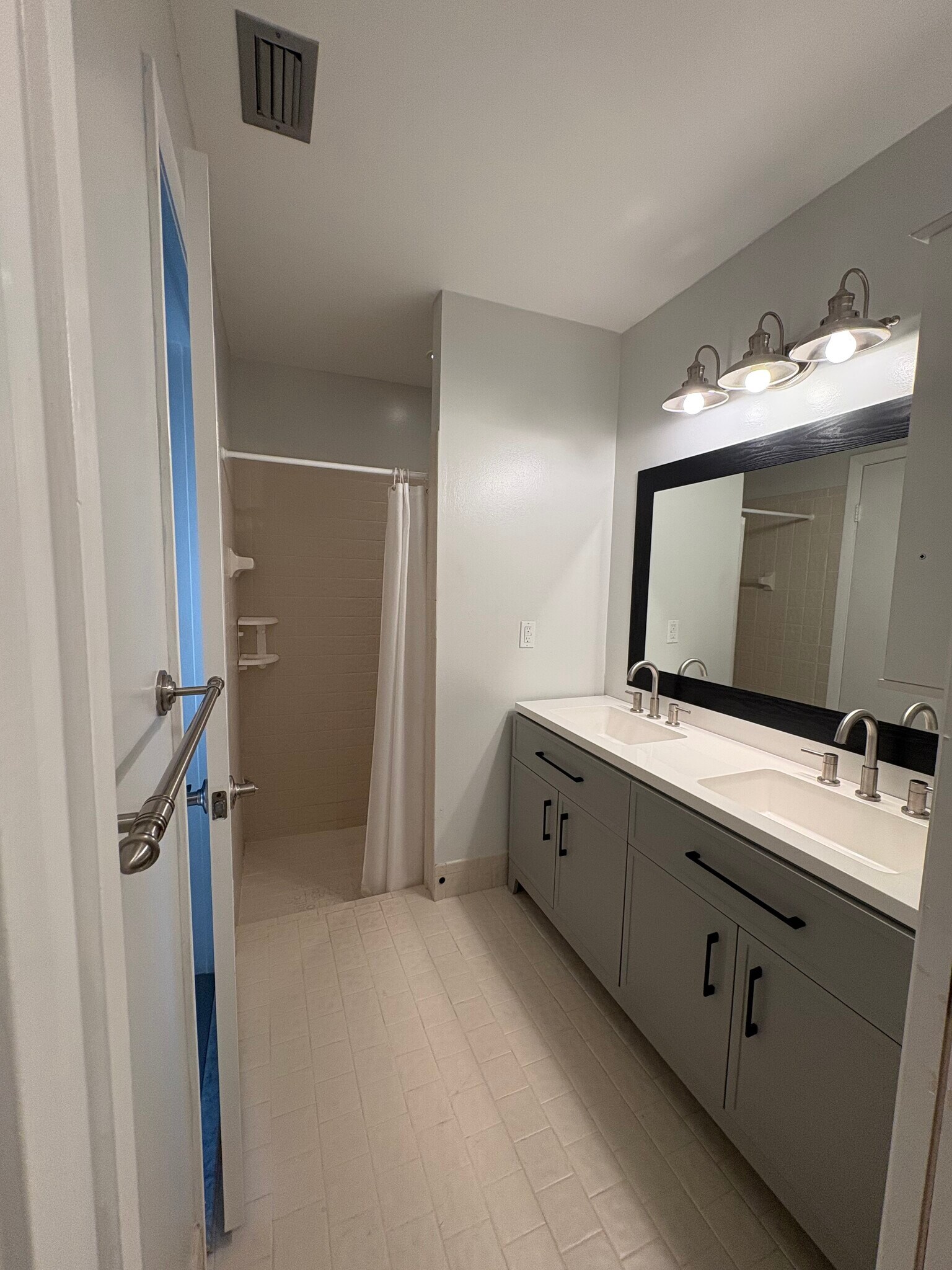 Building Photo - 51 Meadows Dr