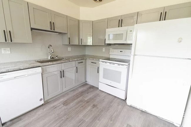 Building Photo - Beautifully Renovated, Spacious 4BR Home w/ Basement & Backyard!