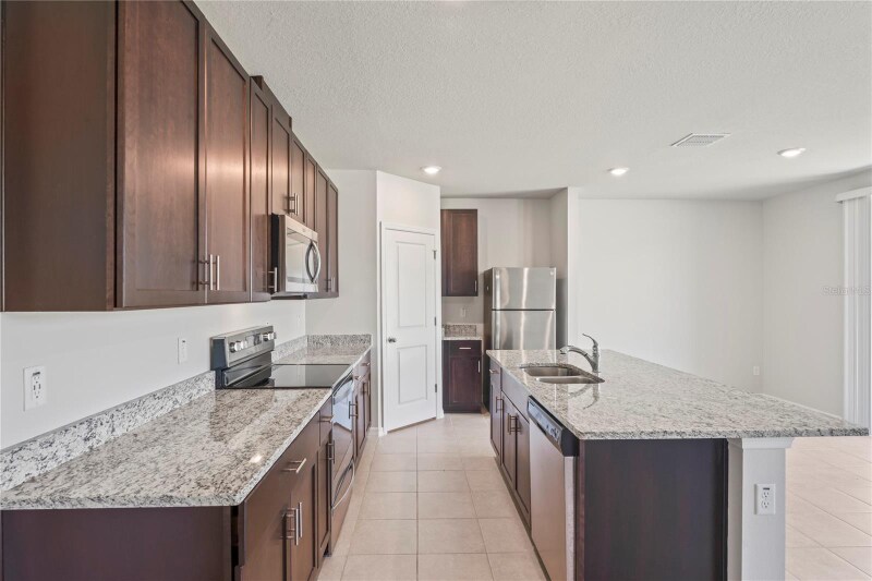 Building Photo - 3336 Fresno Pl