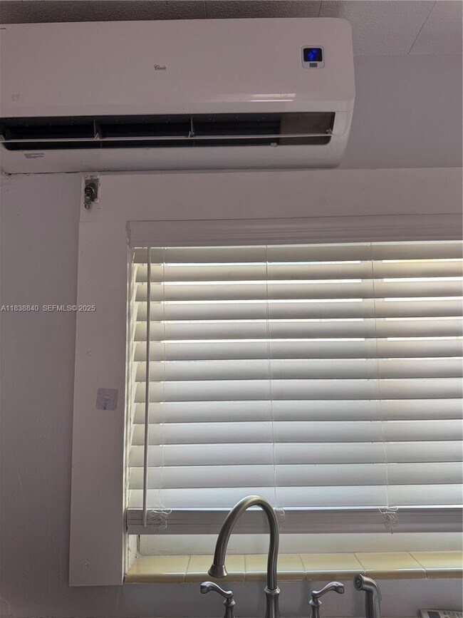 Building Photo - 323 New Mexico St