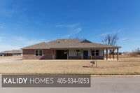 Building Photo - 306 Kirks Holw