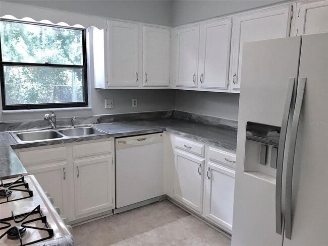 Building Photo - 7215 SW 18th Pl