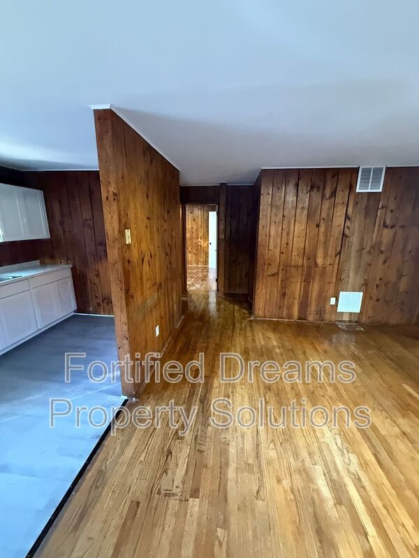 Building Photo - 908 Marsh St
