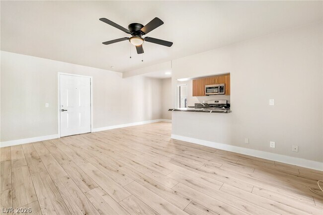 Building Photo - 1405 Vegas Valley Dr