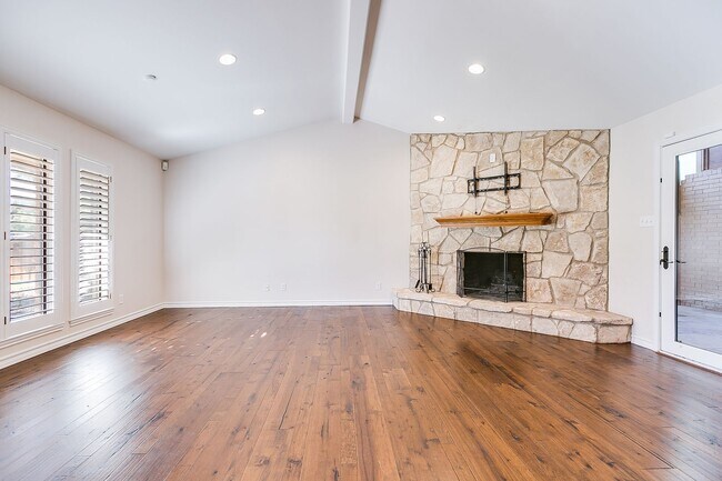 Building Photo - COMING APRIL 2026!!! Stunning Country Club Townhome!!