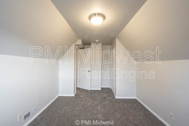 Building Photo - 632 S State St