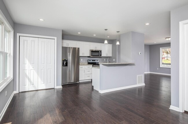 Building Photo - Modern Home in Shiloh!