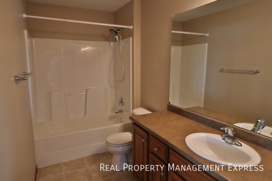 Building Photo - Fantastic 2 Bedroom 2 Bathroom Condo on th...