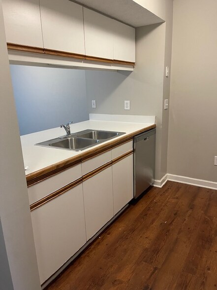 Building Photo - 1913 Ridgebury Dr