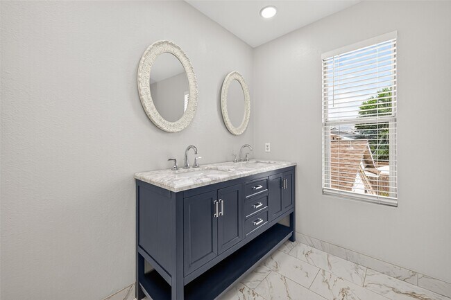 Building Photo - 20151 Pioneer Ridge Dr