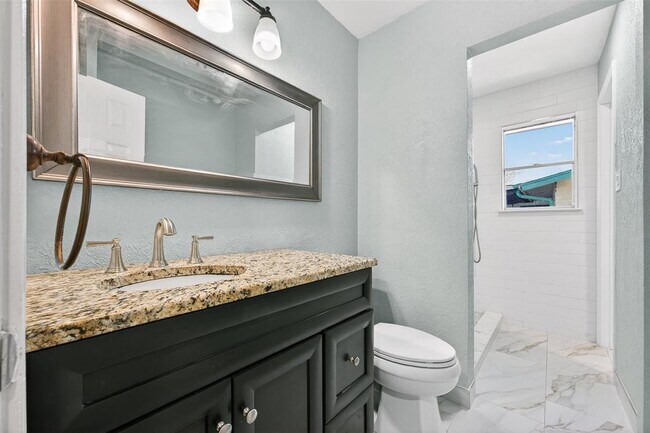 Building Photo - 10004 Woodhaven Dr