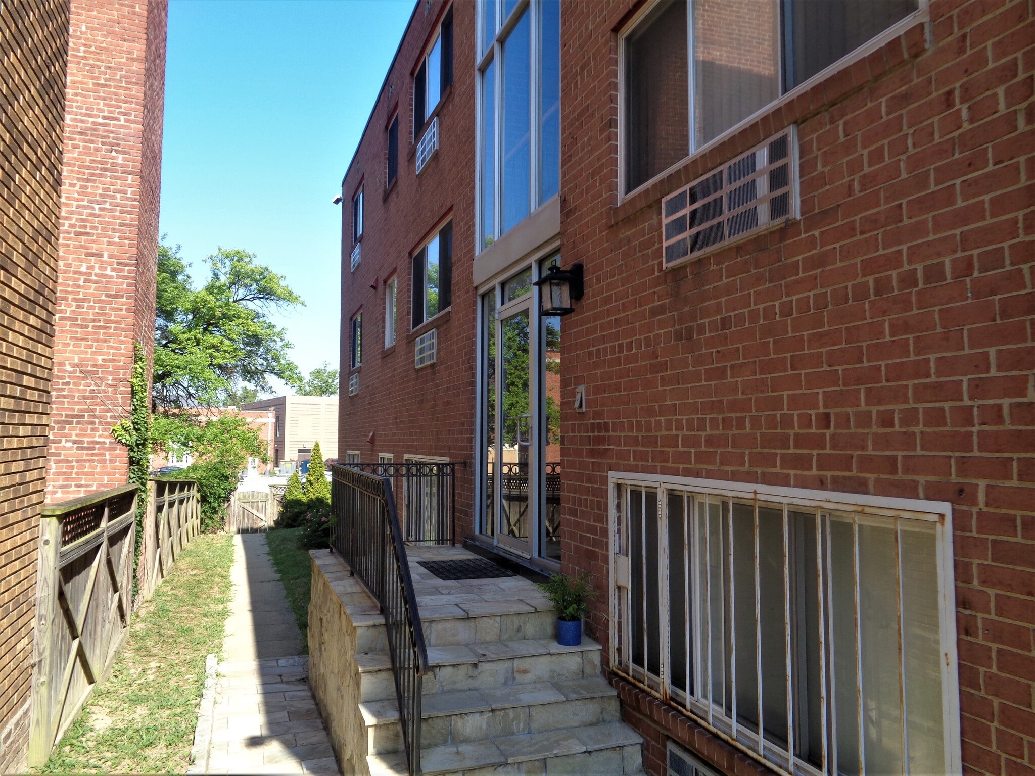 Building Photo - 3656 New Hampshire Ave NW