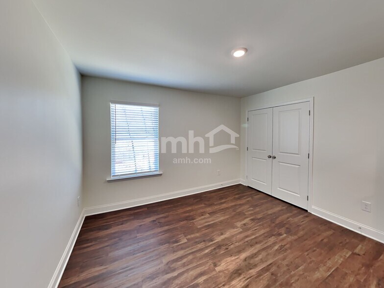 Building Photo - 5963 Sycamore Pl St