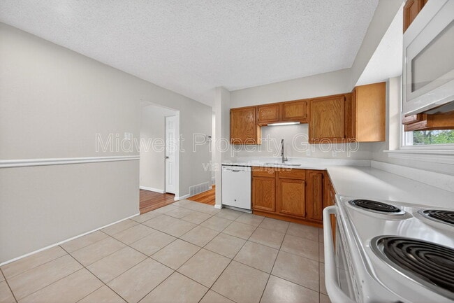 Building Photo - 645 Lilac Dr