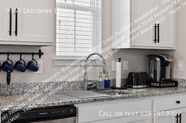 Building Photo - 3555 Ladybank Loop