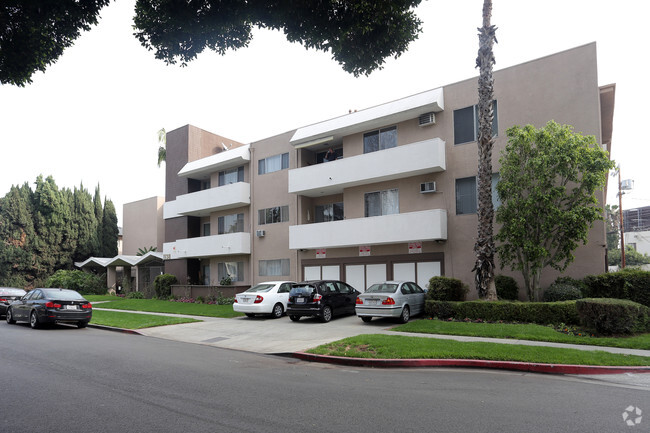 Primary Photo - Landmark Apartments