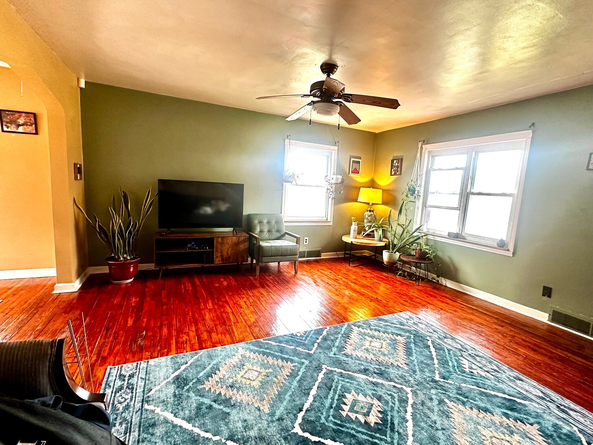 Building Photo - 1526 Edwards St