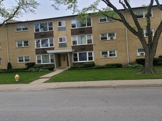 Building Photo - 9275 Noel St