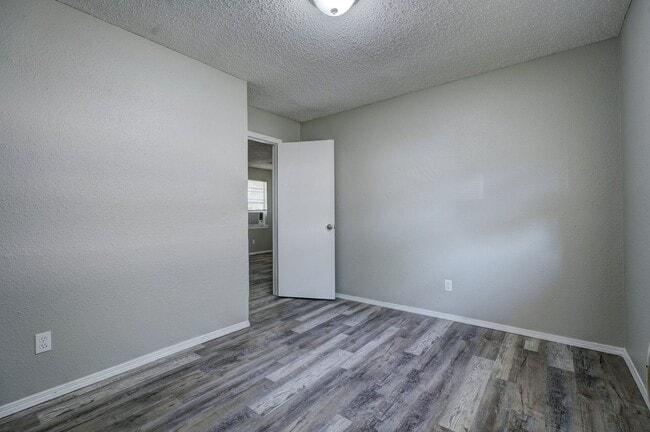 Building Photo - 2 bed, 1 bath apartment in noble, ok