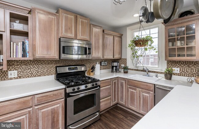 Building Photo - 852 Fairfax Rd